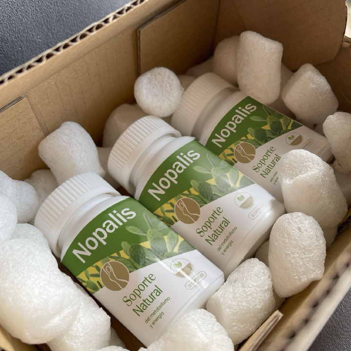 Frascos de Nopalis acomodados en la caja de envío